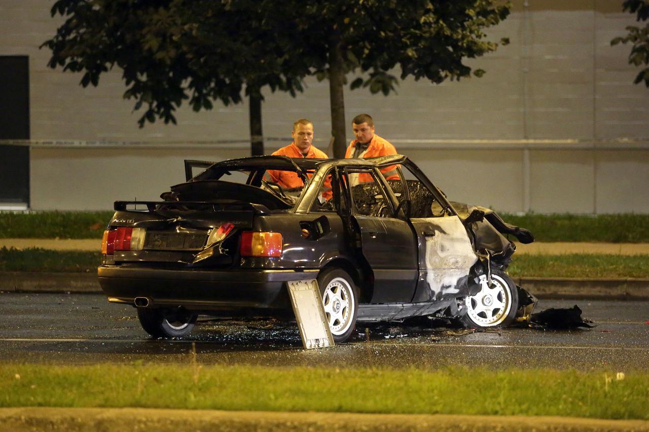 05.10.2016., Zagreb - Prometna nesreca na Zagrebackoj aveniji u kojoj su sudjelovala tri osobna automobila. Policijski ocevid je u tijeku.   Photo: Luka Stanzl/PIXSELL