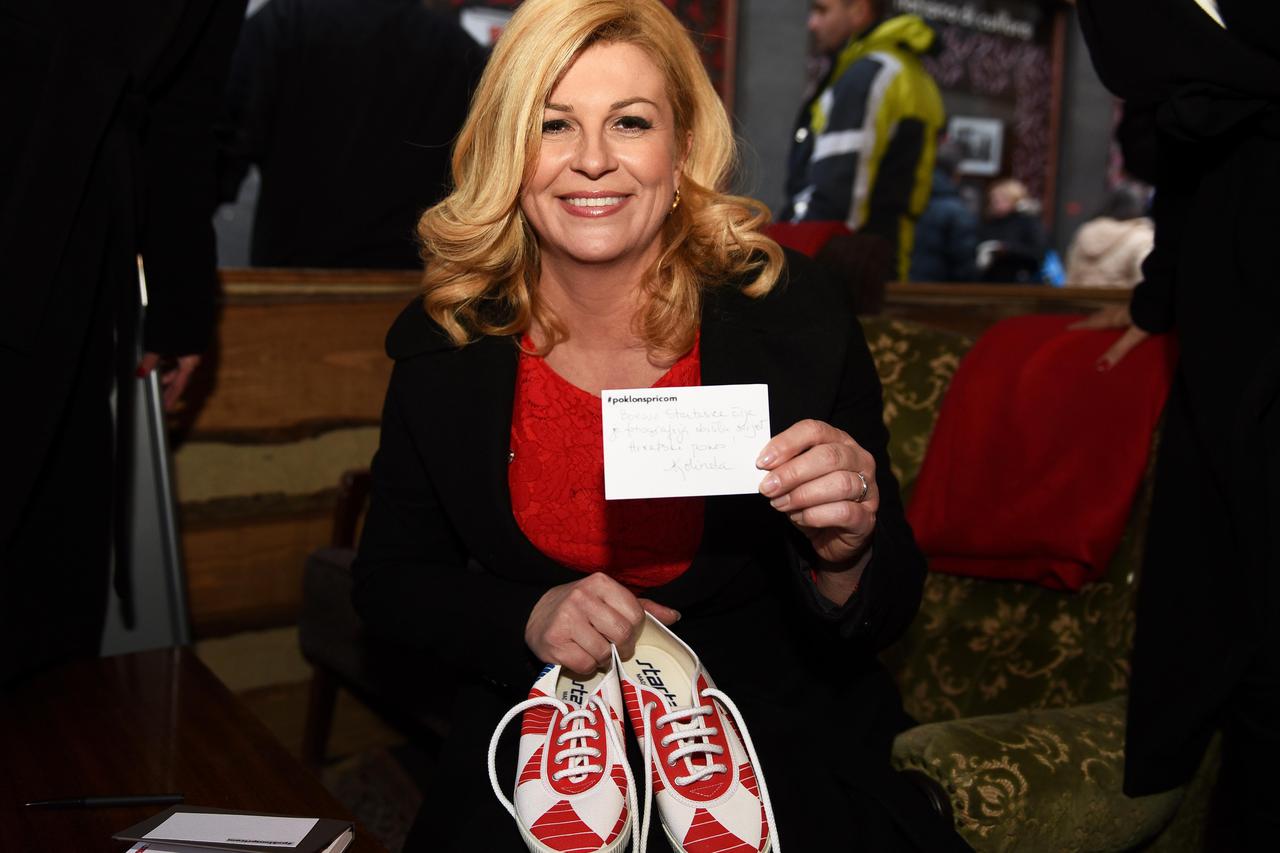 Zagreb, 23. prosinca 2016., Supercaffe - U sklopu ''Poklona s pricom'' svoj poklon donijela je predsjednica Hrvatske Kolinda Grabar Kitarovic. Kolinda Grabar Kitarovic Photo: Robert Gaspert