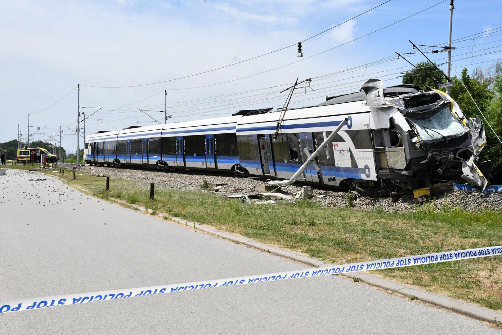01.07.2025., Donji Andrijevci - Sudar vlaka i teretnog vozila na pruznom prijelazu bez rampe Trnavackoj ulici u Donjim Andrijevcima. Ima tesko ozlijedjenih. Photo: Ivica Galovic/PIXSELL