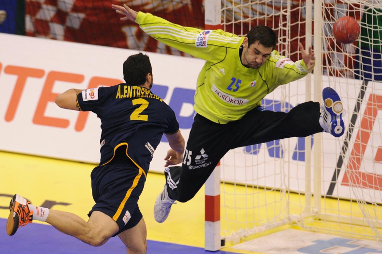 'Croatian goalkeeper Mirko Alilovic (R) stops the ball thrown by Spanish Alberto Entrerrios Rodriguez during the Men\'s EHF Euro 2012 Handball Championship match between Spain and Croatia at the sport