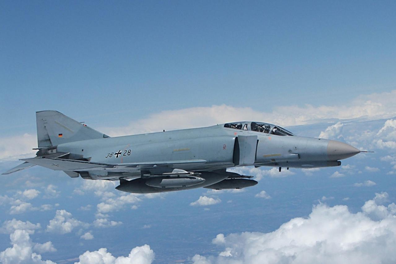 Phantom (1)