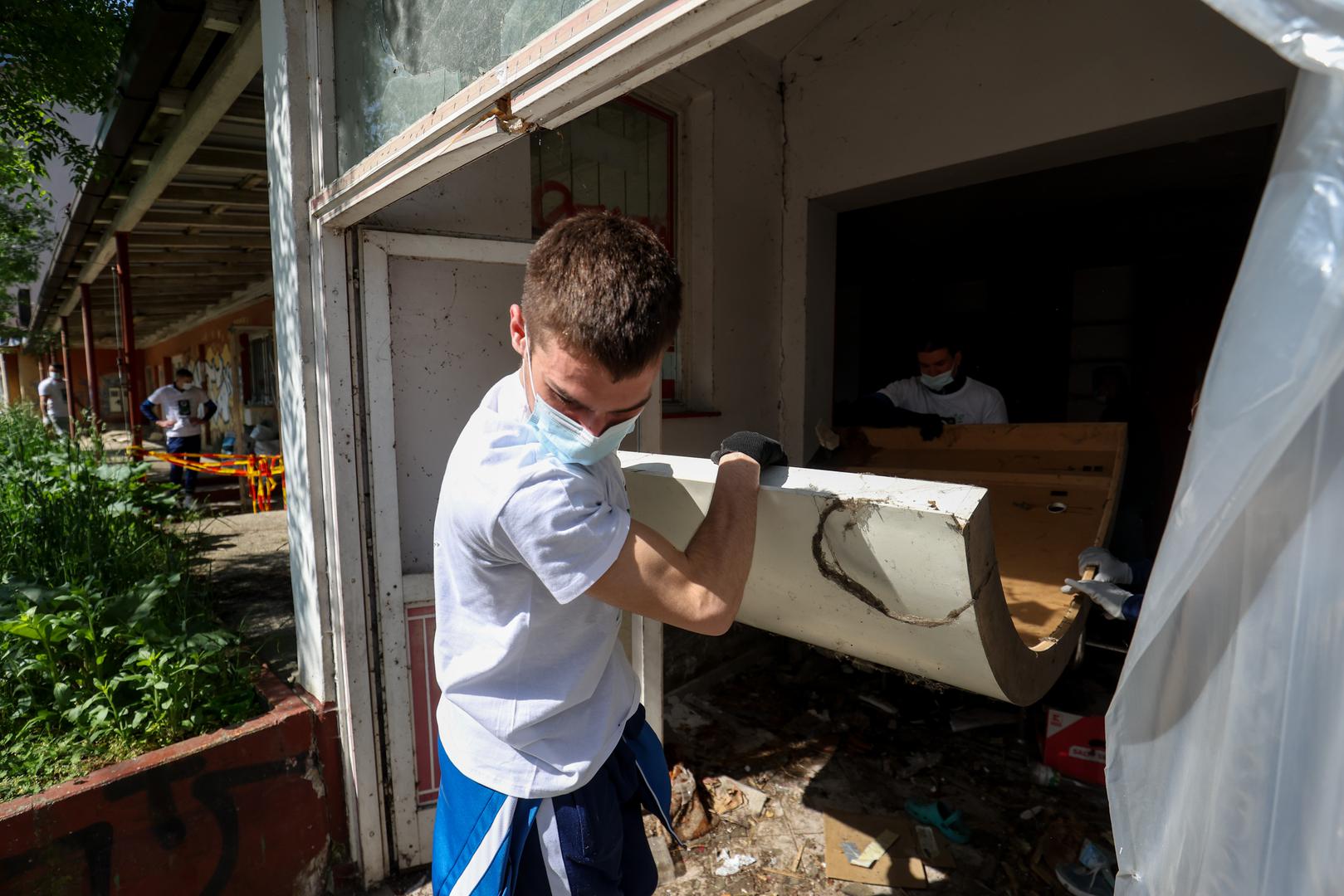 27.04.2025., Sesvete - Udruga Zelene i plave Sesvete i Cisteci medvjedici u akciji ciscenja smeca u sklopu projekta Rezolucija Zemlja 2025. Akciji ciscenja se prikljucio i gradolnacelnik Tomislav Tomasevic. Photo: Igor Kralj/PIXSELL
