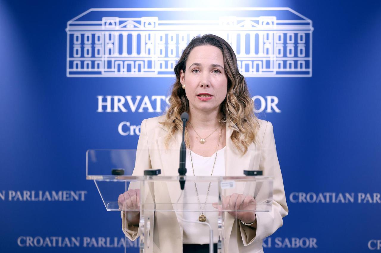 Zagreb: Marija Selak Raspudić o potpisima zastupnika