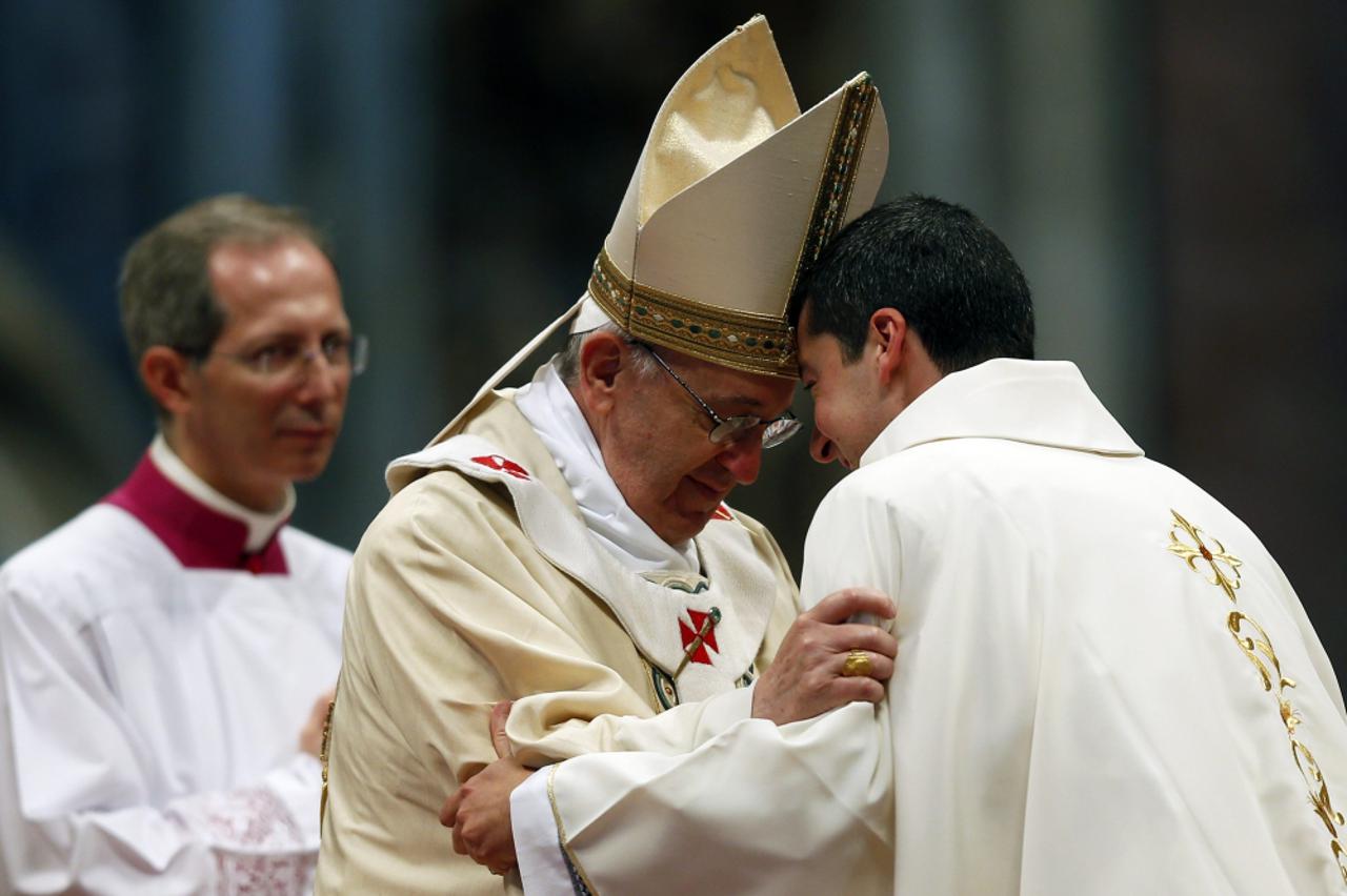 papa franjo, ređenje (1)