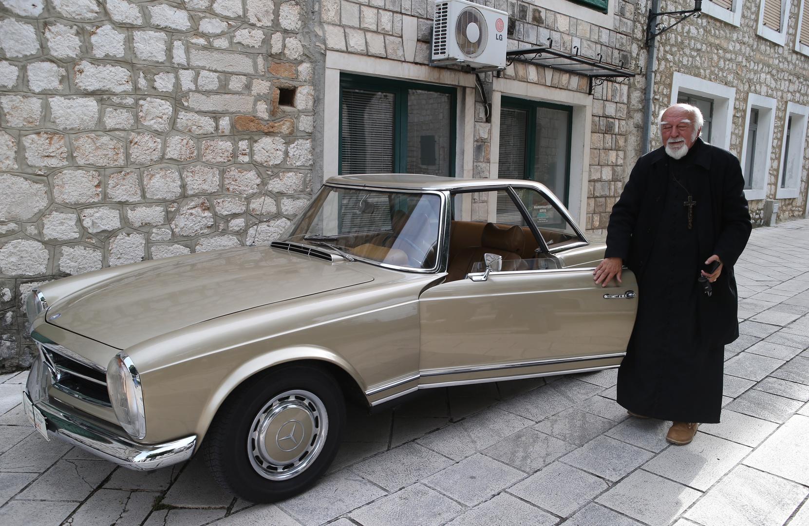 Podsjetimo, u Imotskom će se uskoro graditi i spomenik Mercedesu, prestižnom statusnom simbolu mnogih Imoćana.