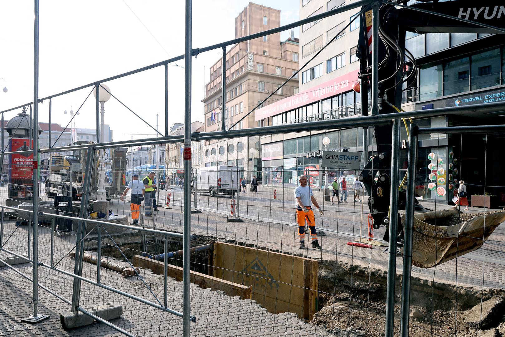 Grad Zagreb posljednjih mjeseci postupno postavlja podzemne spremnike na više lokacija kako bi unaprijedio sustav gospodarenja otpadom i uredio javni prostor.