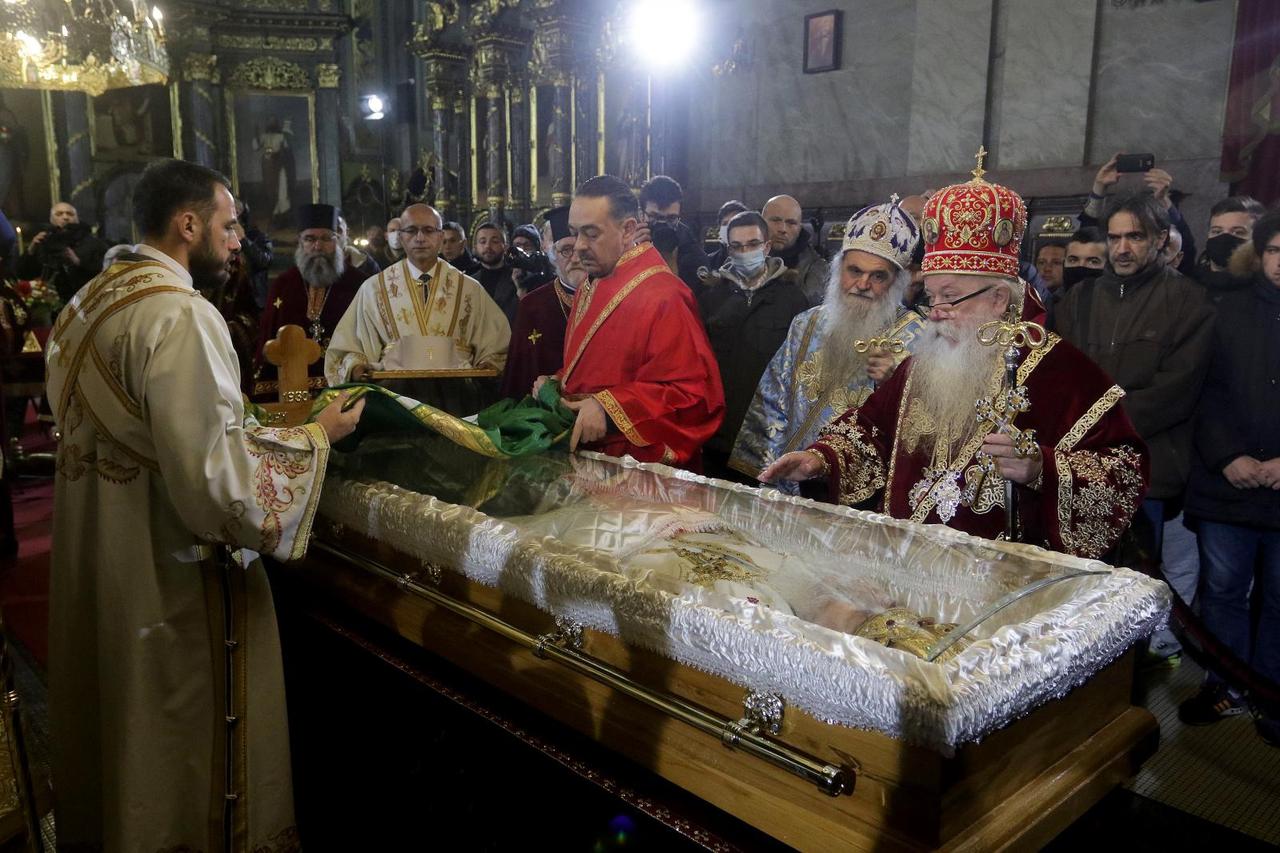 Beograd: Kovčeg s tijelom patrijarha Irineja prenesen u Sabornu crkvu sv. Arhangela Mihaila