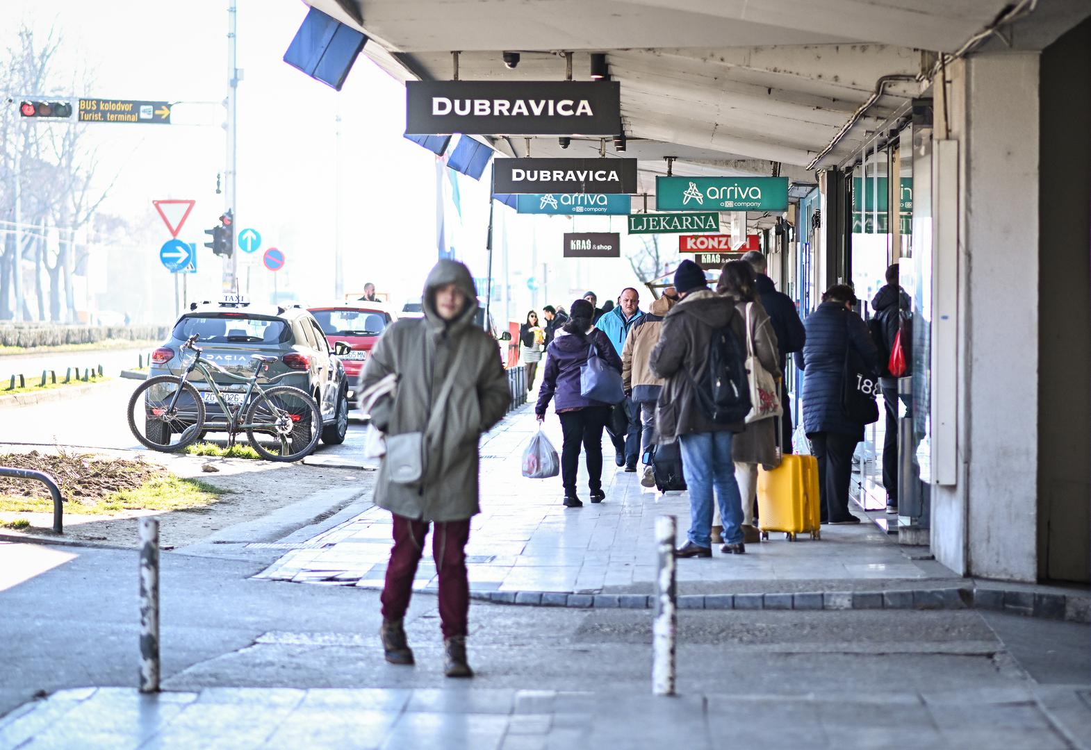 Brojne su se trgovine odlučile na smanjenje radnih nedjelja na početku godine, kako bi mogli imati otvorena vrata za vrijeme božićnih blagdana.
