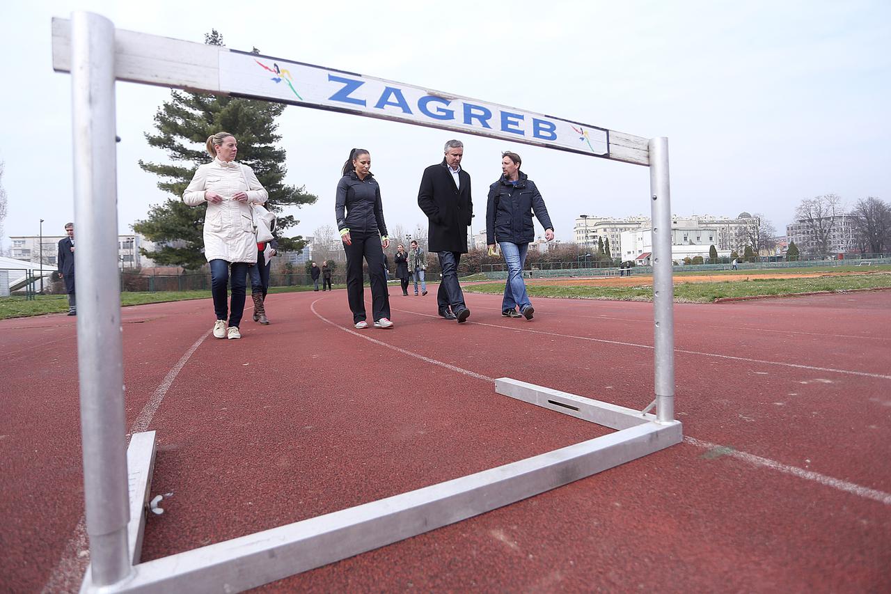 24.03.2015., Zagreb - U pratnji clanova Atletskog kluba ZAGREB Ulix i Atletskog kluba Svetice, predsjednik Gradske skupstine Darinko Kosor obisao je sportske terene SRC Svetice. Photo: Goran Stanzl/PIXSELL