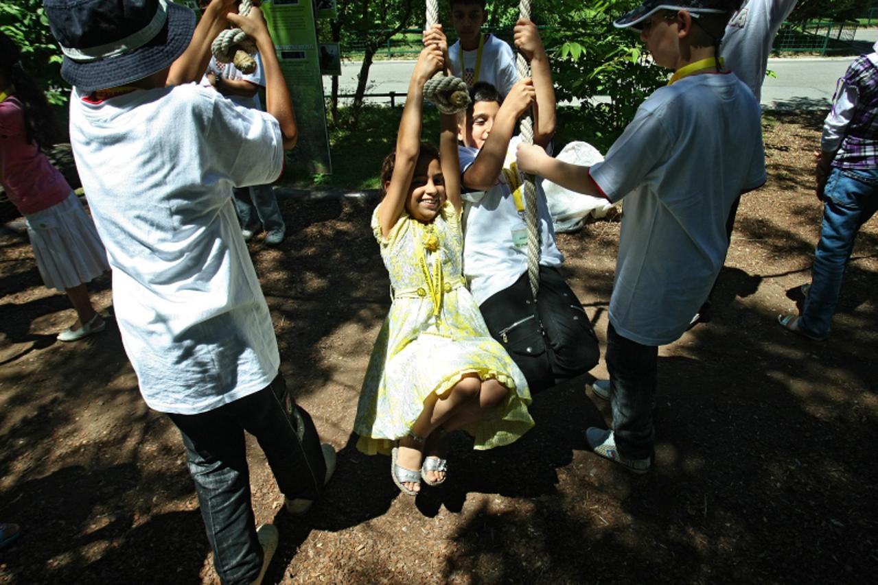 '21.06.2011., Maksimir, Zagreb - Iracka djeca u posjeti zoloskom vrtu. Photo: Sanjin Strukic/PIXSELL'