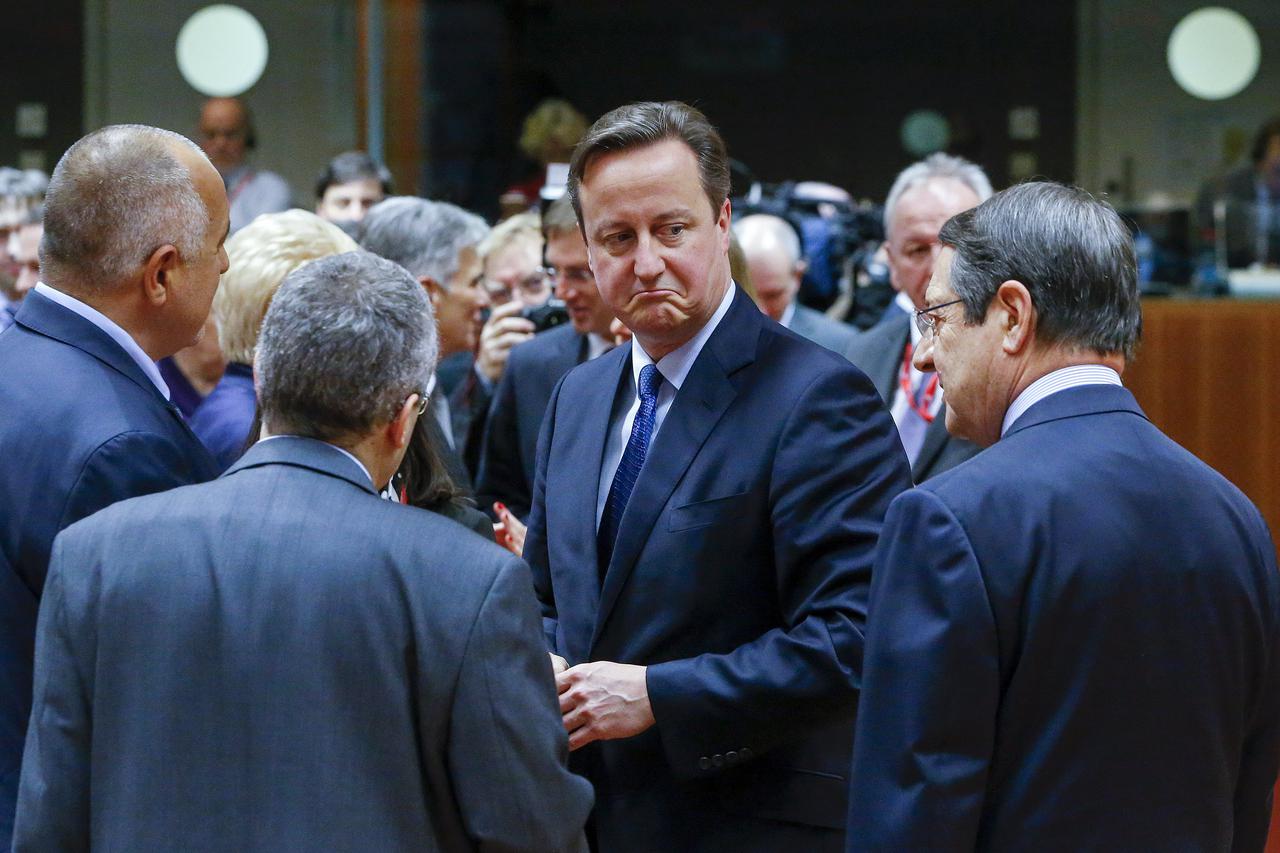 British Prime Minister David Cameron (C) talks with Cyprus President Nicos Anastasiades (R) at the start of a European Union leaders summit in Brussels, December 17, 2015. EU leaders are due to discuss on the migrant crisis and Cameron's demands for refor