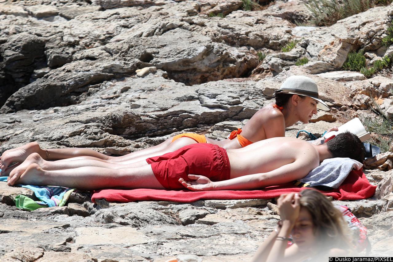 Najpoznatija murterska plaža Slanica prepuna je turista