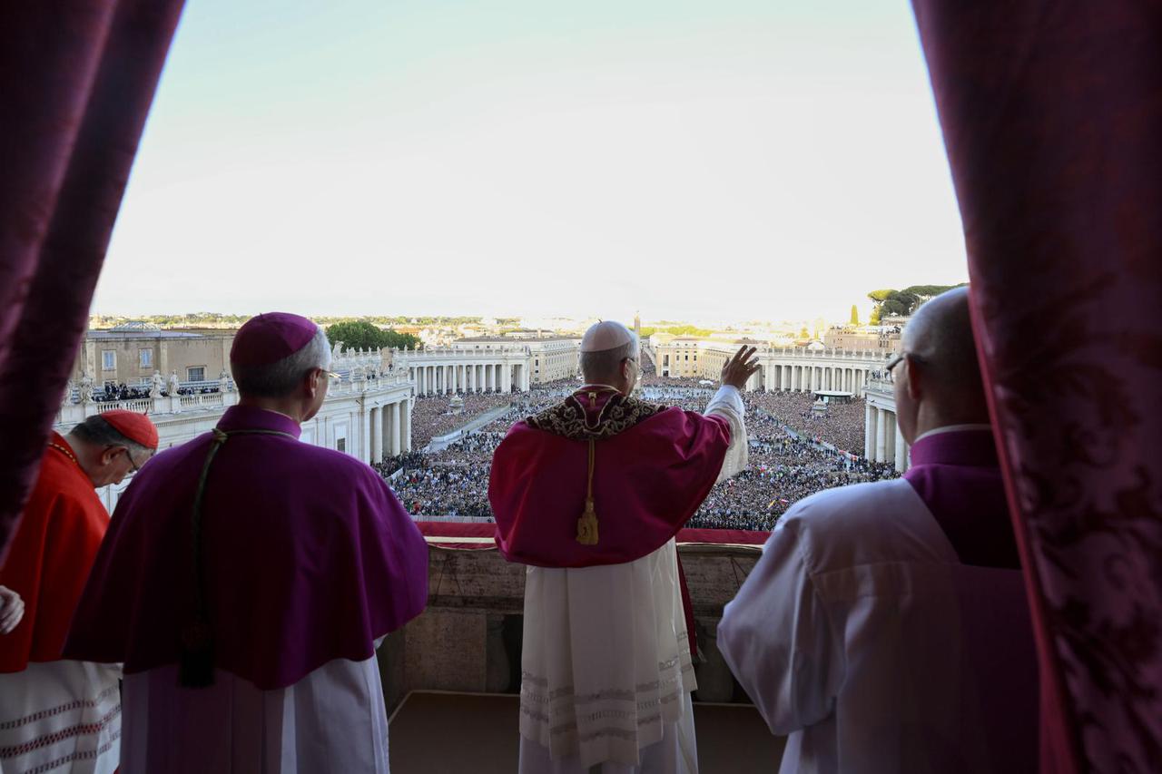 Vatikan: Novoizabrani Papa Lav XIV. obratio se vjernicima