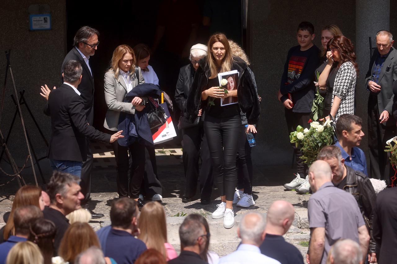 Beograd: Posljednji ispraćaj kćeri Dragana Kobiljskog, koja je stradala u pucnjavi u školi