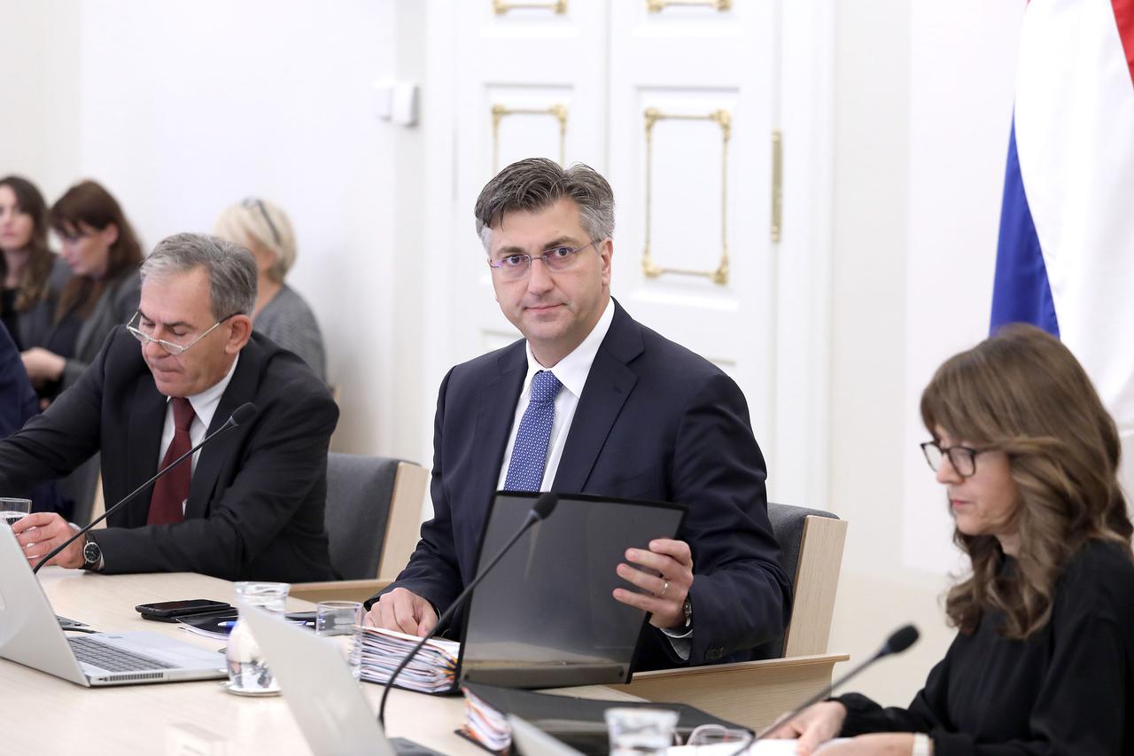 Andrej Plenković i ostali članovi Vlade na sjednici