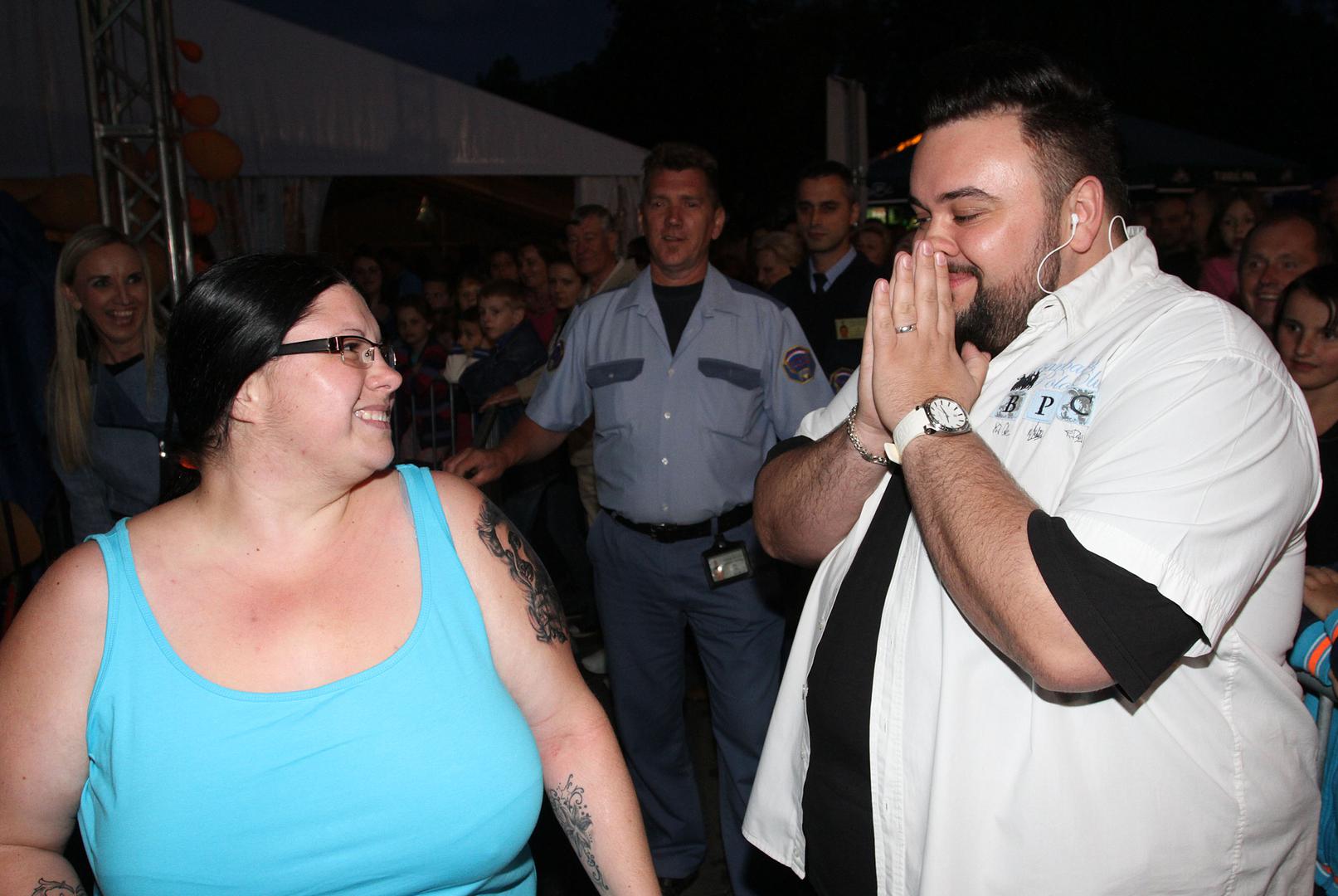 Portal 24 sata tada je pisao kako je Jagoda nazvala prijatelja, inače tattoo majstora i kazala mu da joj pronađe mjesto u rasporedu zato što ima neodgodivu i hitnu situaciju.