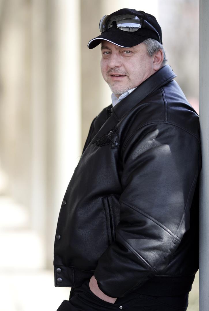  Ovom prilikom, u izlasku mu se nije pridružila partnerica Monika Rogić, s kojom dijeli jednu od najneobičnijih ljubavnih priča na domaćoj sceni.