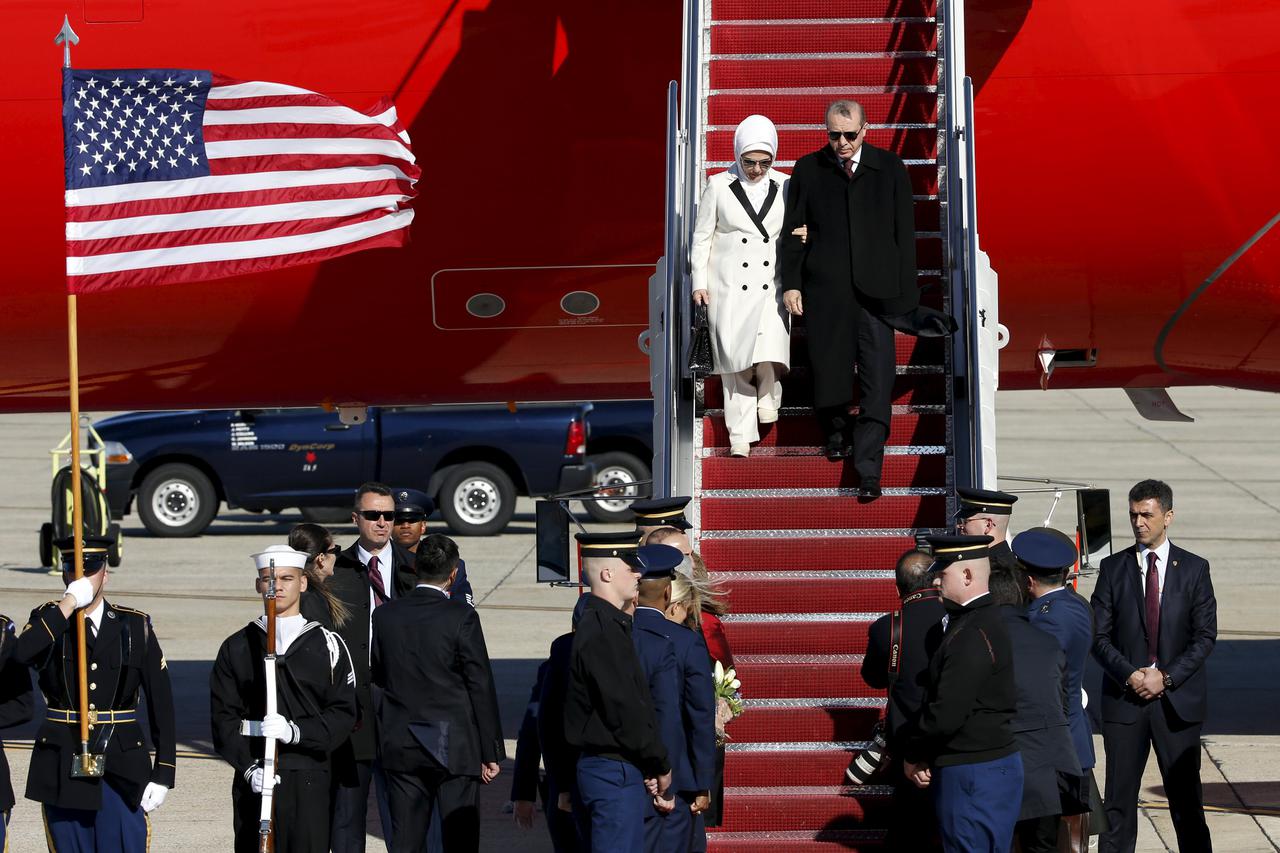 Turkish President Tayyip Erdogan with his wife Emine arrives at Joint Base Andrews outside Washington March 29, 2016 for the Nuclear Security Summit. REUTERS/Yuri Gripas