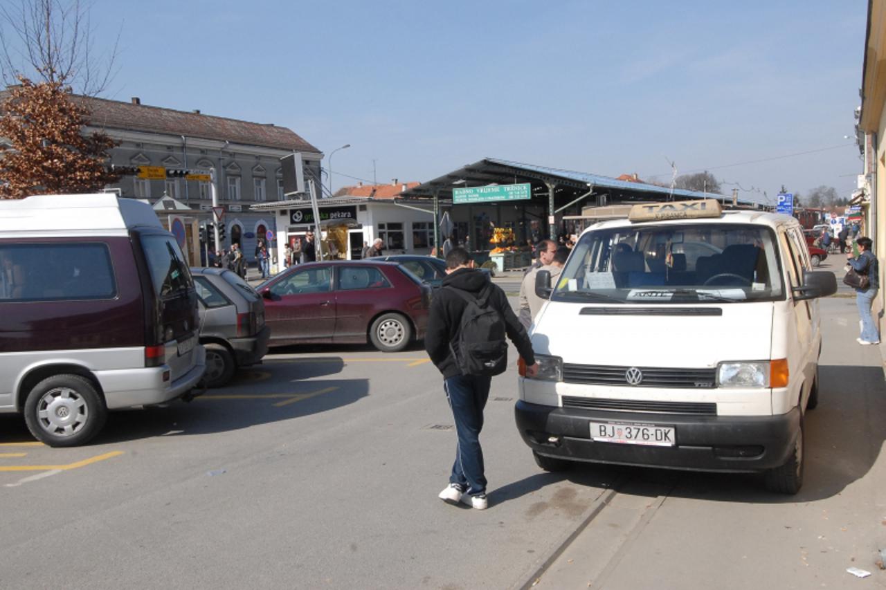 '24.03.2010., Bjelovar - Tomislav Loncarevic vlasnik tvrtke Maglenca d.o.o koja ima taxi dozvolu za podrucje grada Bjelovara zali se da zbog nelojalne konkurencije nema posla pa apelira da inspekcije 