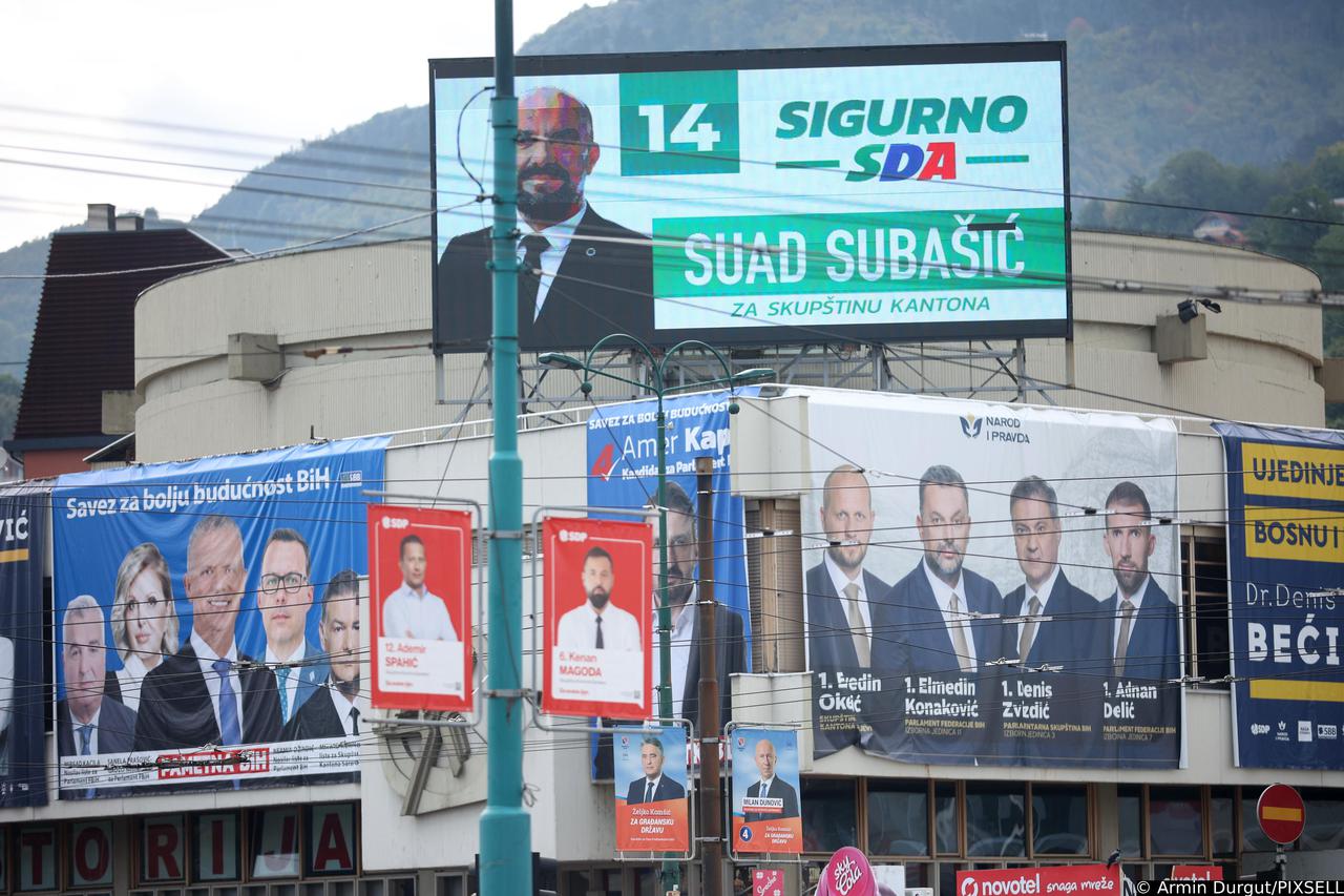 Sarajevo obljepljeno plakatima uoči općih izbora koji se održavaju u nedjelju