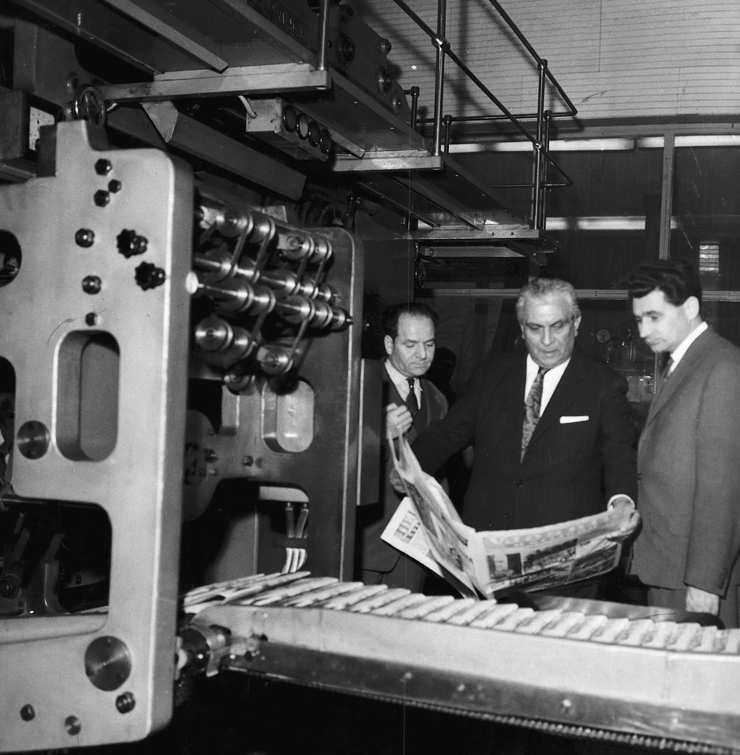 Vjesnik je status vodeće medijske kuće potvrdio 1984., tiskajući i prodajući više izdanja od Politike, zadržavši primat do 1987. Vrhunac ugleda doživio je tijekom zagrebačke Univerzijade 1986. i 1987.