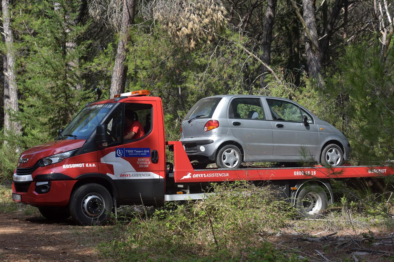Građanin u automobilu u šumi Musapstan kod Zadra pronašao automobil s dva mrtva muška tijela