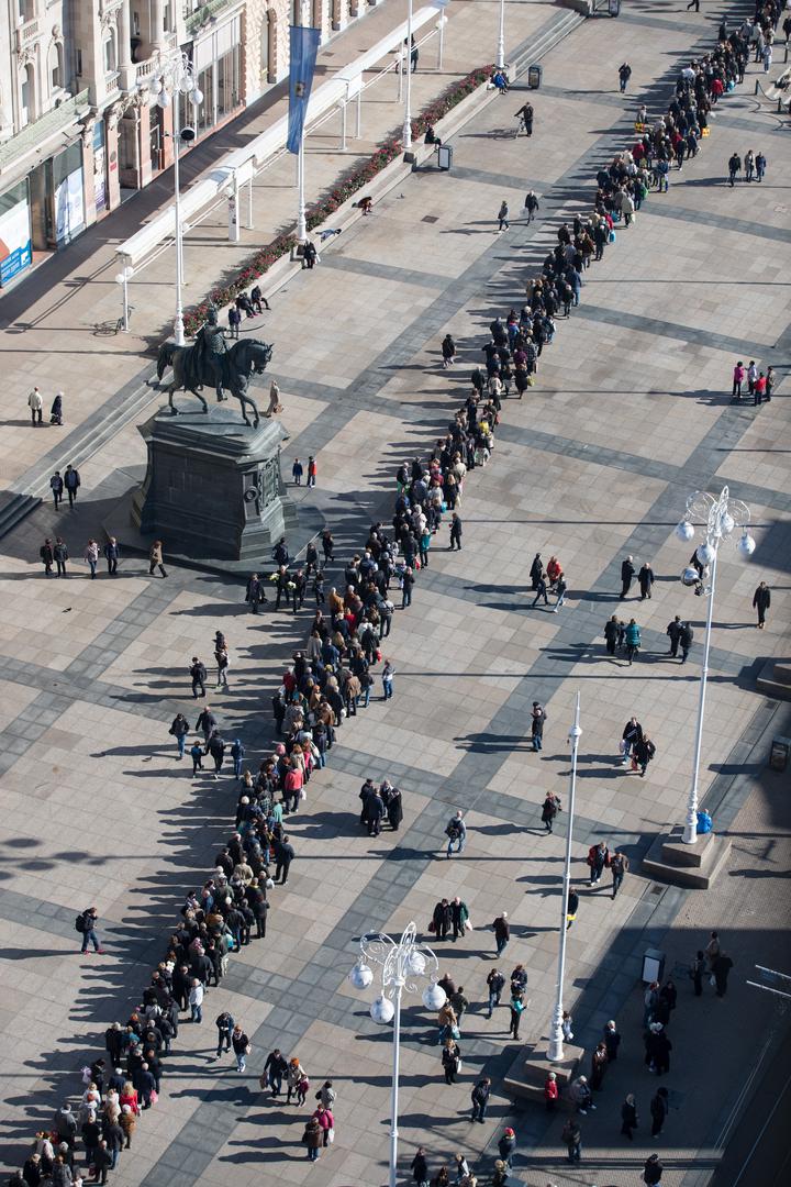 Tisuće Zagrepčana uputilo se prema Mirogoju prisjetiti se najmilijima