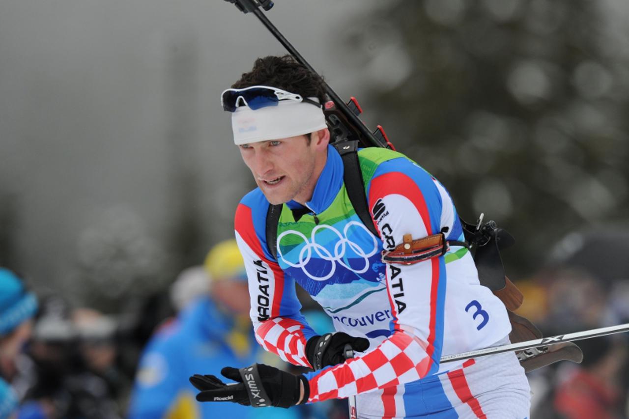 'Croatia\'s Jakov Fak competes in the men\'s Biathlon 12.5 km pursuit at Whistler Olympic Park on February 16, 2010 during the Vancouver Winter Olympics.       AFP PHOTO / ALBERTO PIZZOLI'