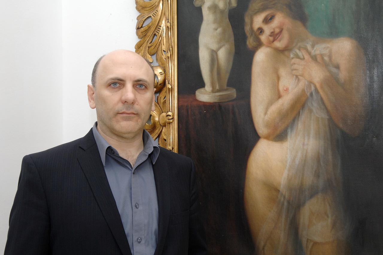 08.04.2011.Zagreb - Izlozba u Galeriji Kontura pred veliku proljetnu aukciju slika.Direktor galerije Zdravko Mihocinec Photo: Davor Visnjic/PIXSEL