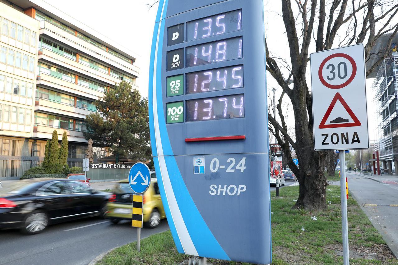 Od ponoći su na benzinskim postajama ponovno nove cijene goriva 