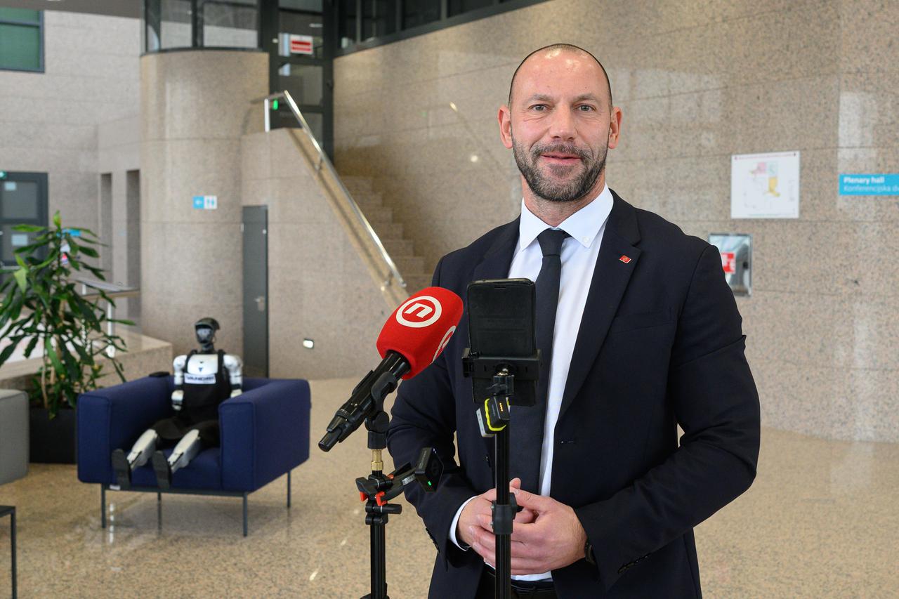 Zagreb: Izjave za medije nakon okruglog stola "KOD koji upravlja životima"