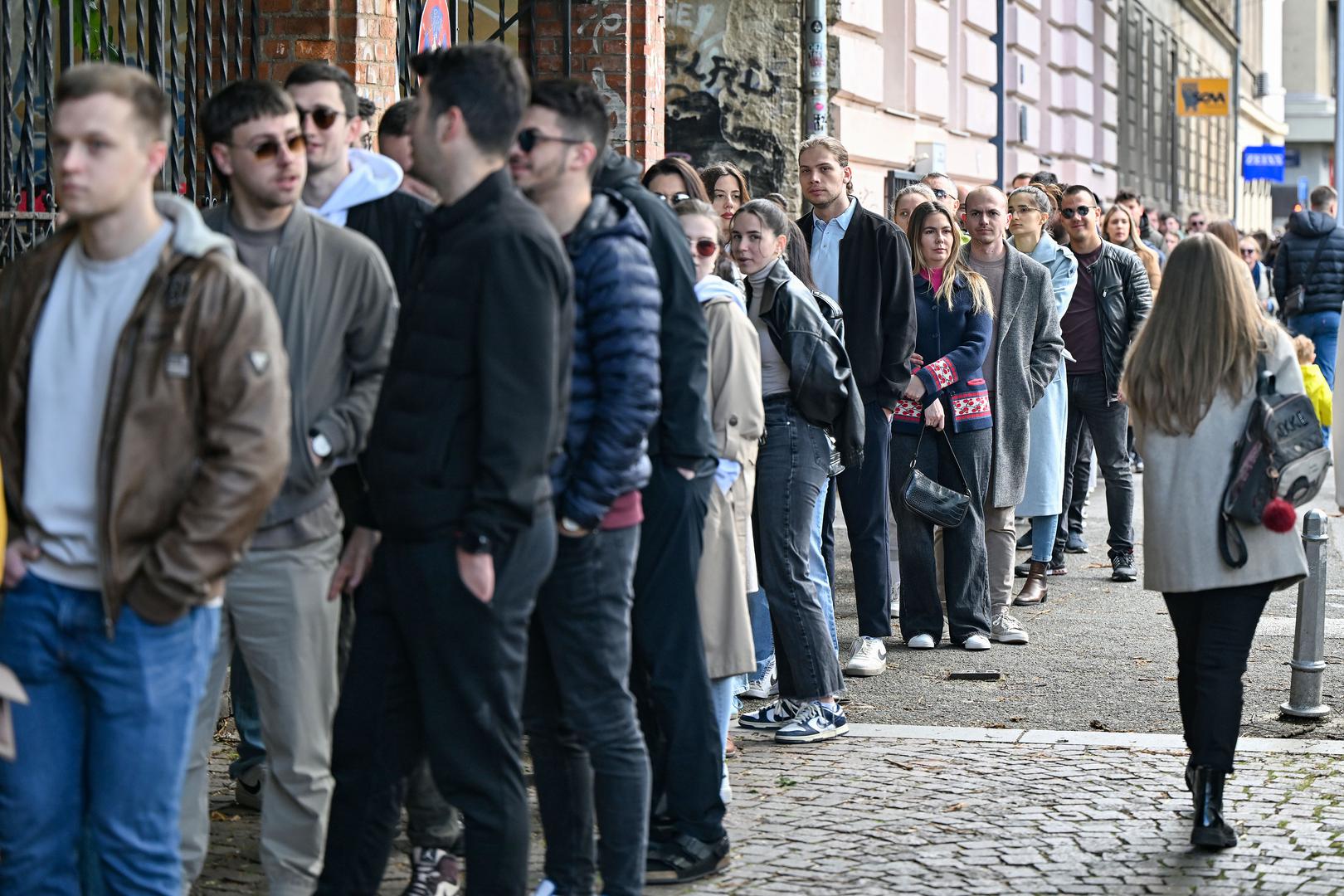 Veliki interes vlada među Zagrepčanima zbog čega je došlo do gužve na izbornom mjestu u Varšavskoj ulici. 