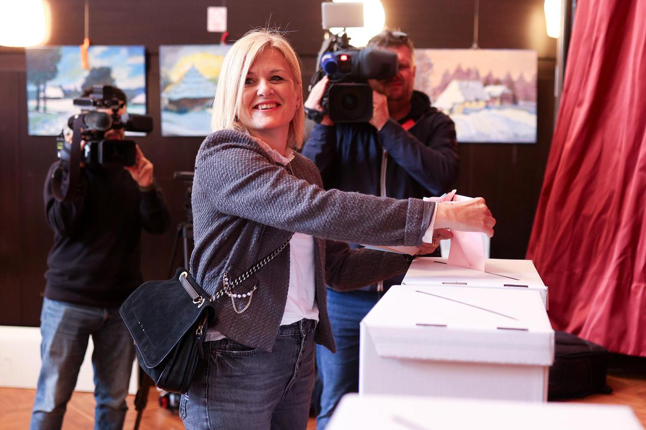 Rijeka: Iva Rinčić izašla na biralište i glasovala