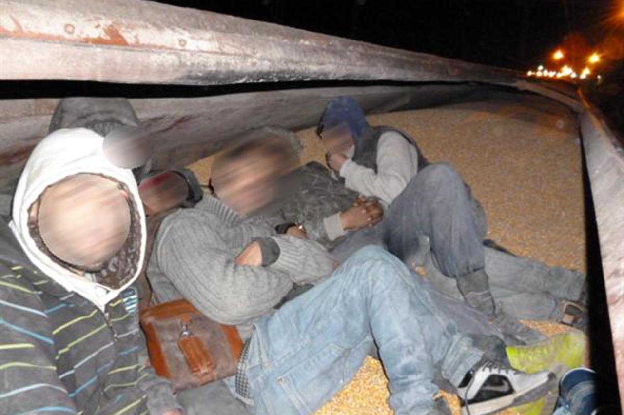 Ilegalci u vagonu u Tovarniku