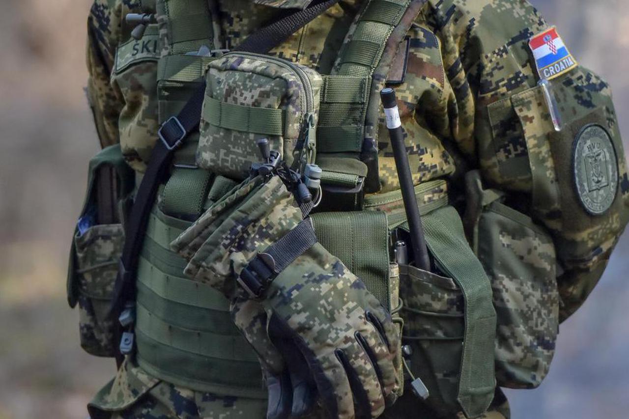 Udbina: Zimski kamp Kadetske bojne u vojarni Josip Jovi?