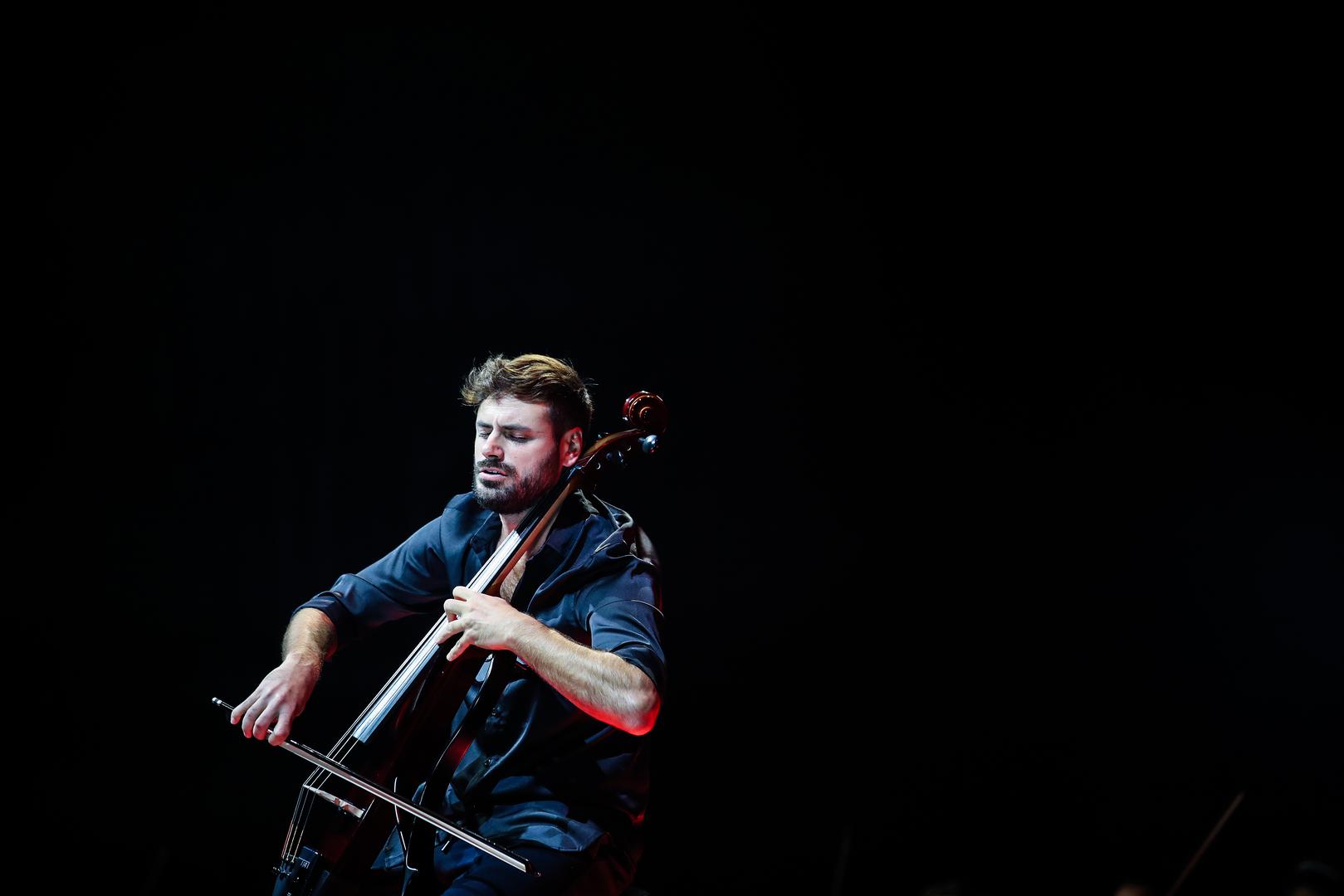 Sa svakog koncerta dolaze isti kadrovi – dupkom pune dvorane i publika koja s oduševljenjem uživa u fantastičnom nastupu svojeg omiljenog glazbenika.