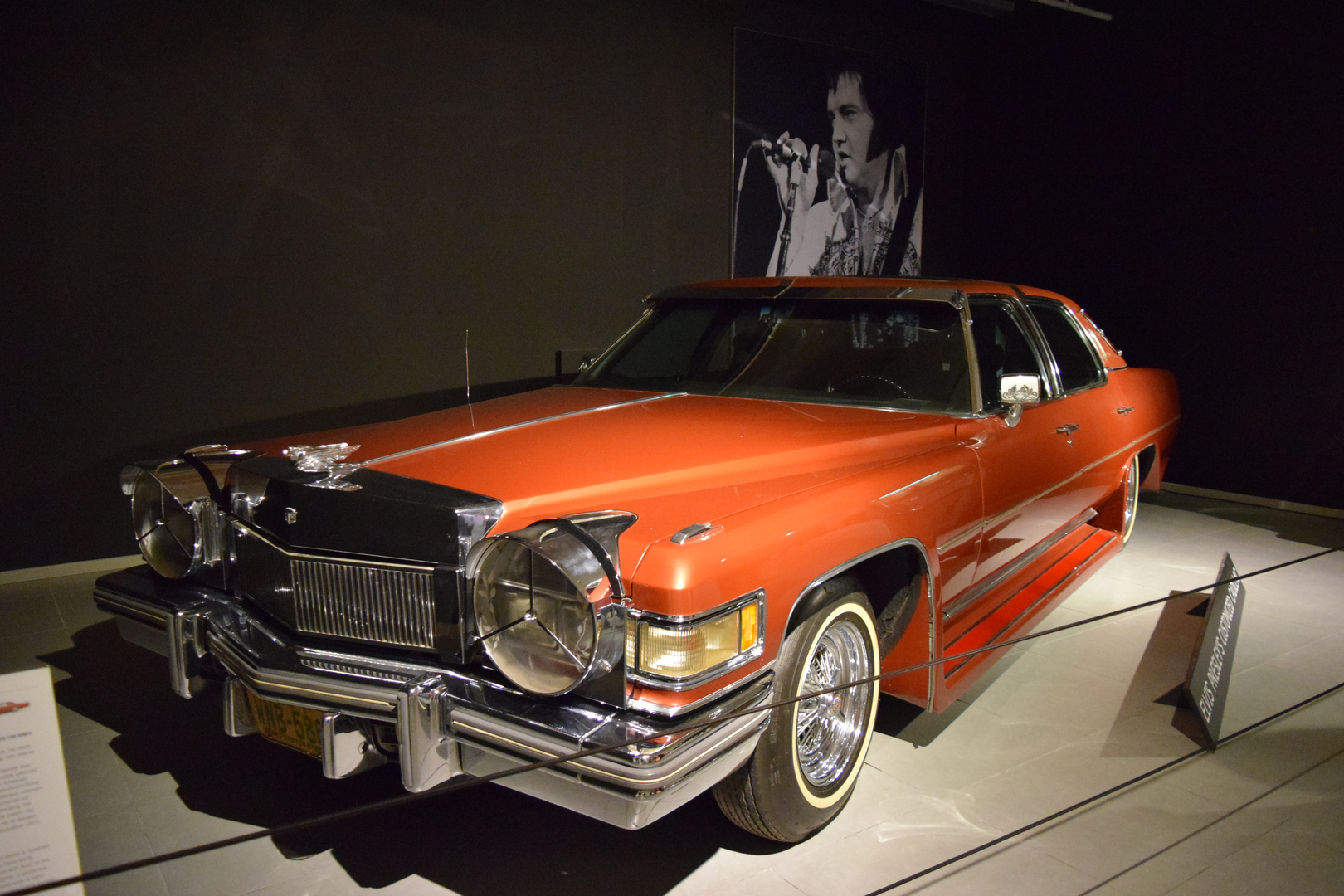 Elvis Presley posjedovao je stotinjak Cadillaca. Među njima je bio i ovaj Fleetwood s 8,2-litrenim motorom od 190 konja, proizveden 1976. godine
