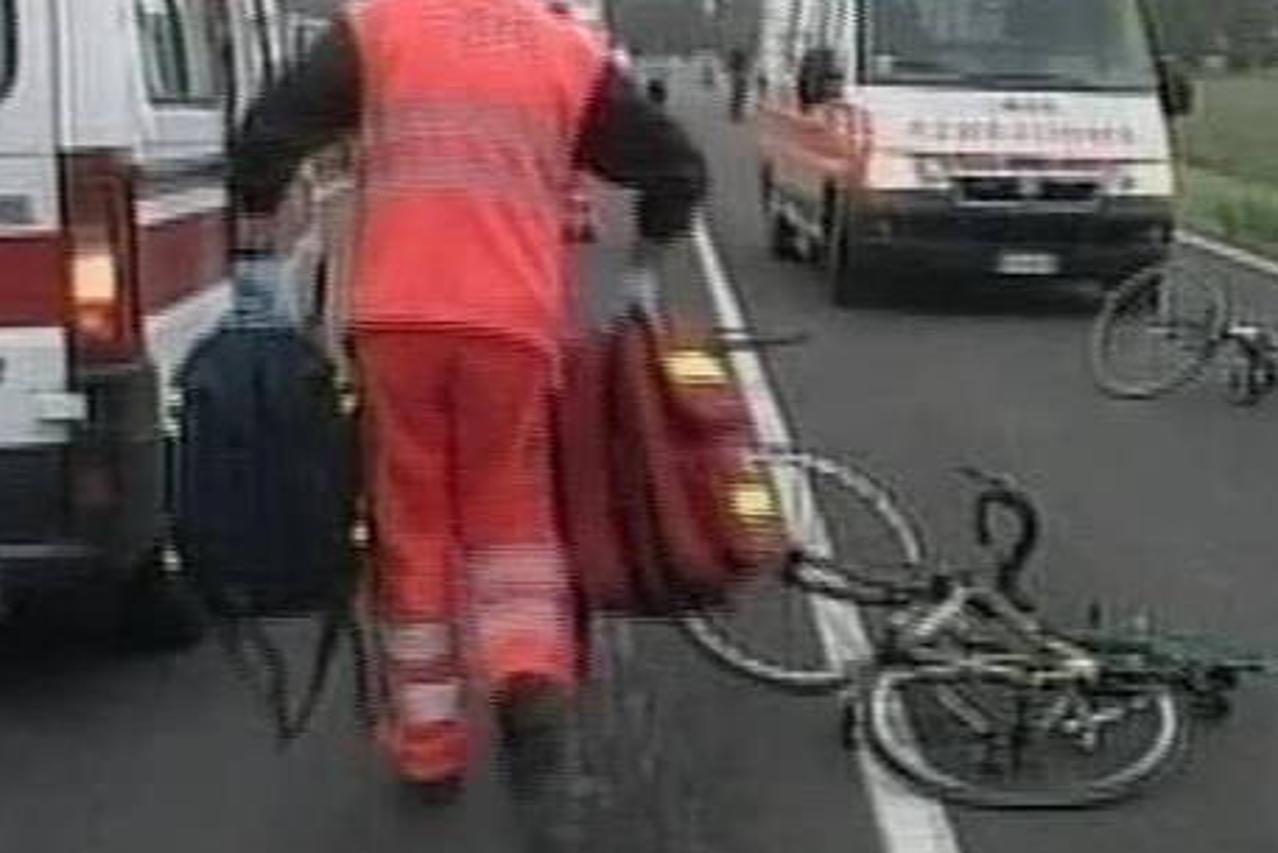 Automobil usmrtio bicikliste