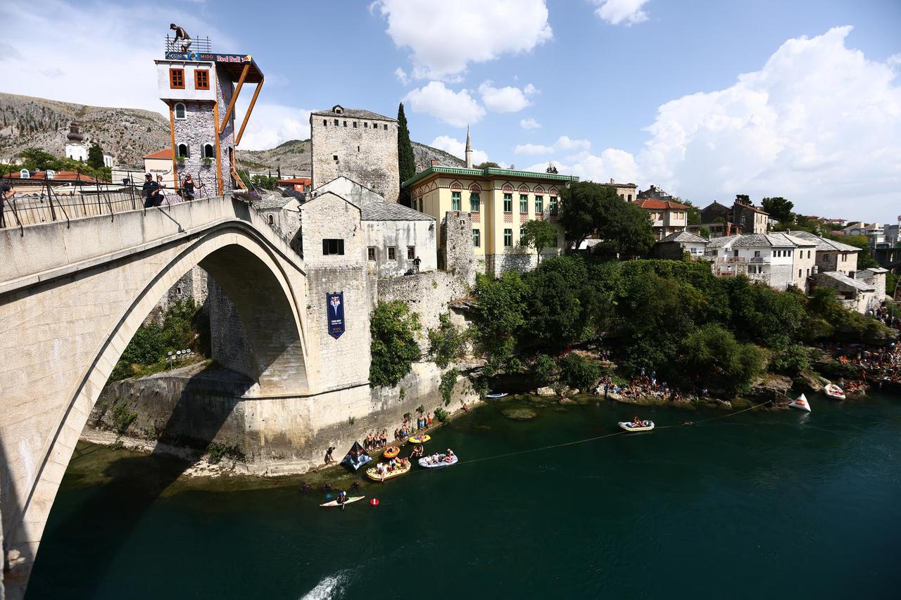Mostar: Finalno natjecanje najboljih svjetskih skakača Red Bull Cliff Divinga 