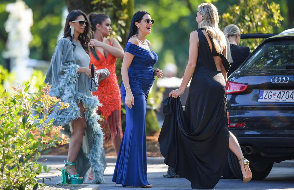 EKSKLUZIVNE FOTOGRAFIJE Varaždin: Vjenčanje Dine Dragije i Tina Jedvaja u dvorcu Leitner