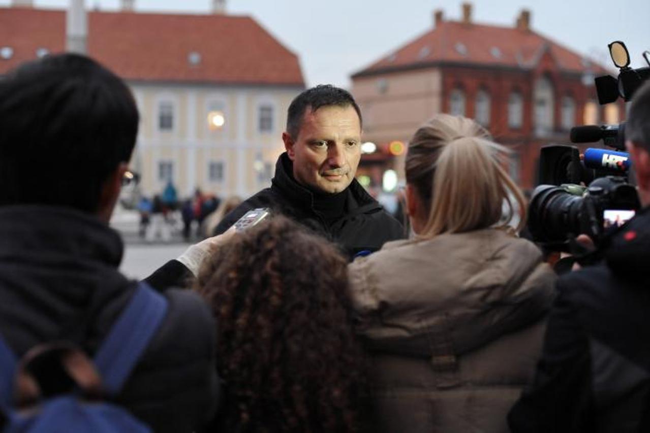 Branitelji na molitvi otajstva krunice