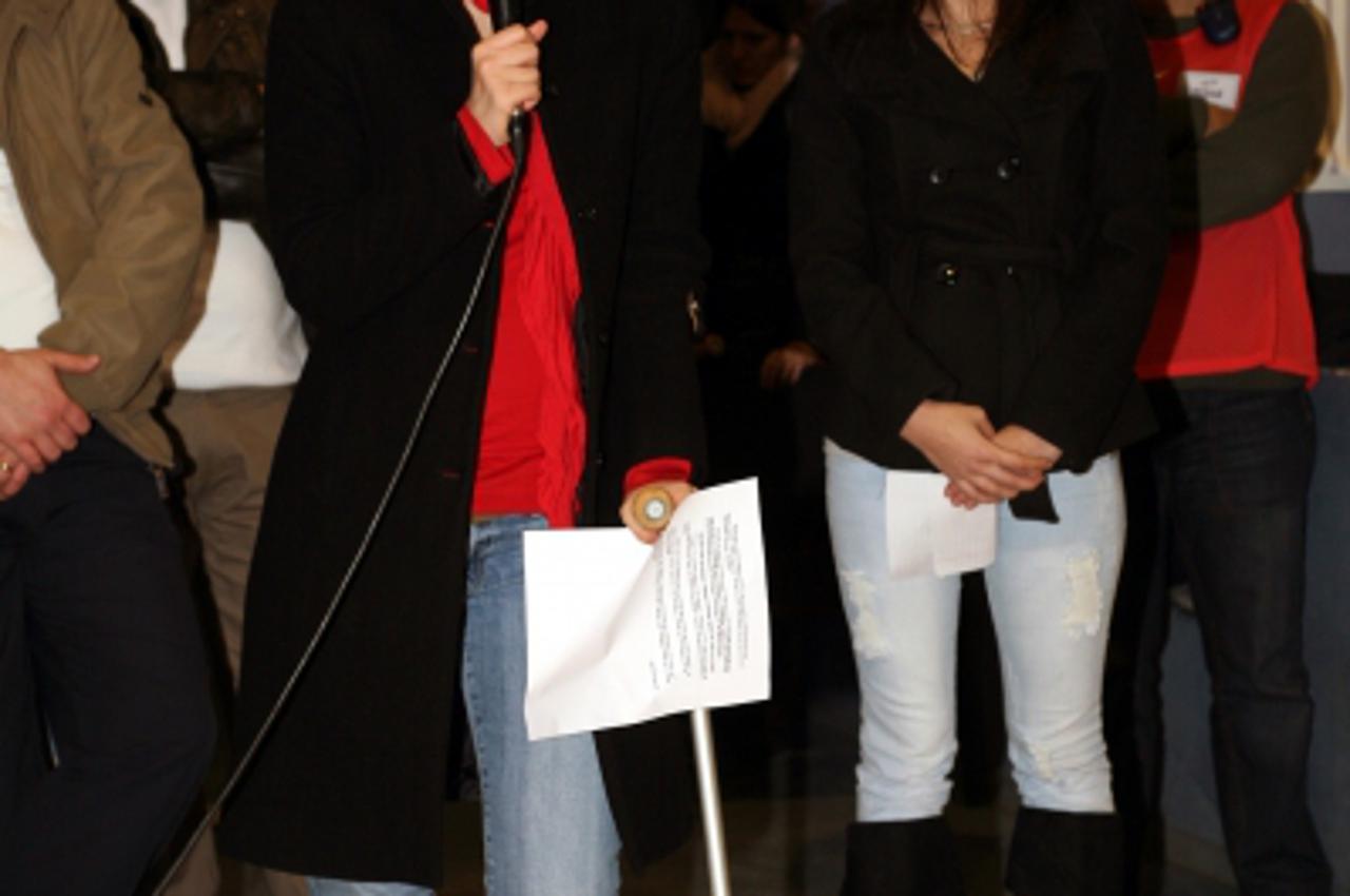 'SPORT  02.01.2011. VUKOVAR - Sandra Paovic na otvaranju turnira u malom nogometu u Vukovaru  Branimir Bradaric/Vecernji list'