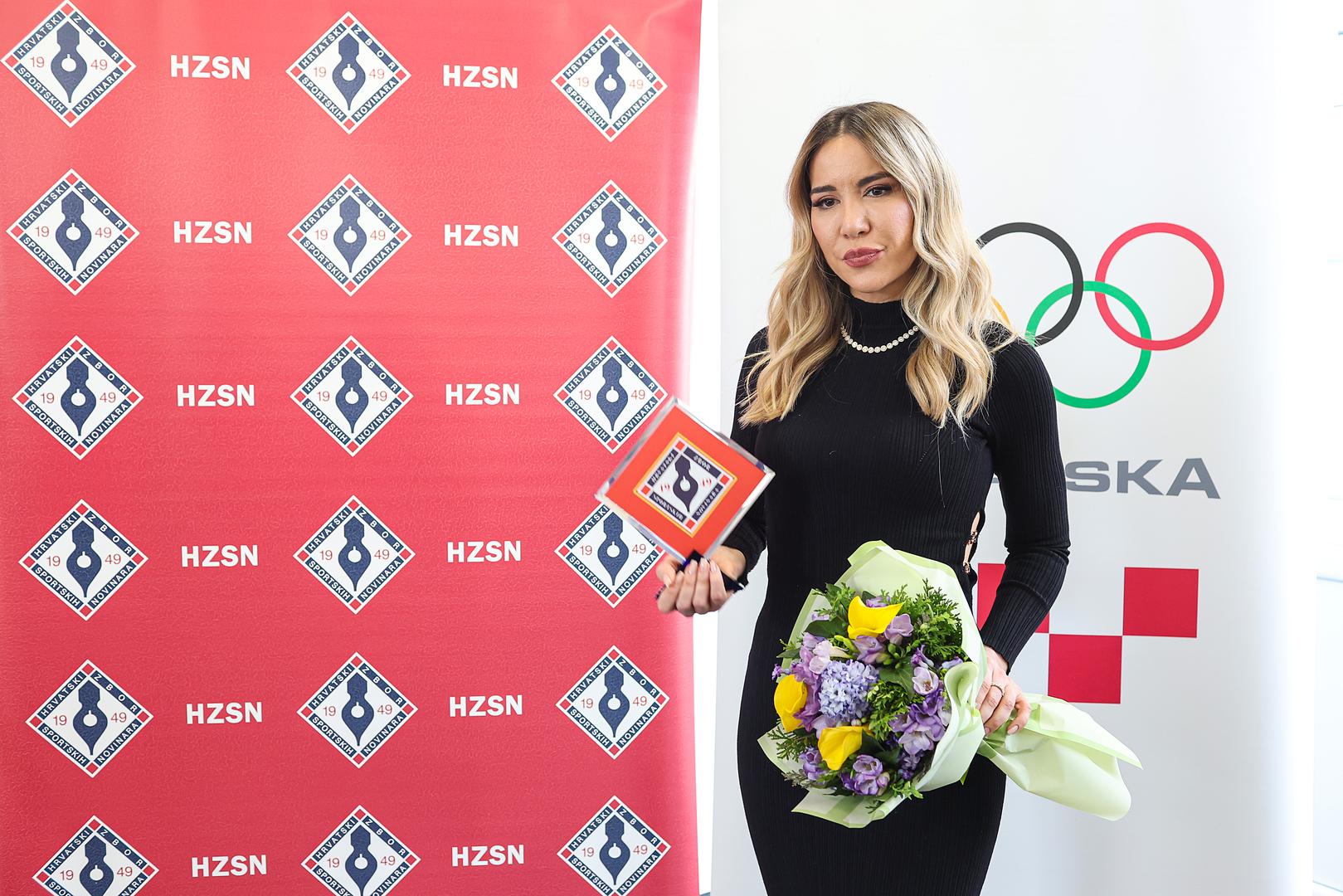 Naime, tijekom prijenosa uživo, dok je Valentina obavljala svoj posao u studiju smještenom uz teren, dio pojedinaca s tribina iza njezinih leđa počeo je dobacivati gnjusne, seksističke uvrede usmjerene direktno prema voditeljici.