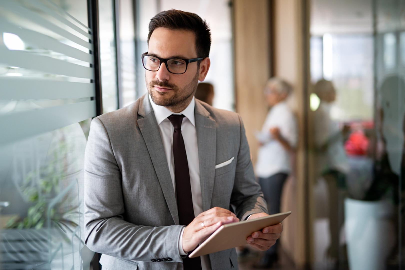 Jarac: Jarac sve radi planski, disciplinirano i s jasnim ciljem, kao da mu je kalendar osobni trener. Neće preskočiti korak, a od sebe traži maksimum i onda kad nitko ne gleda. Problem nastaje kad uspjeh počne doživljavati kao jedini dokaz vlastite vrijednosti.