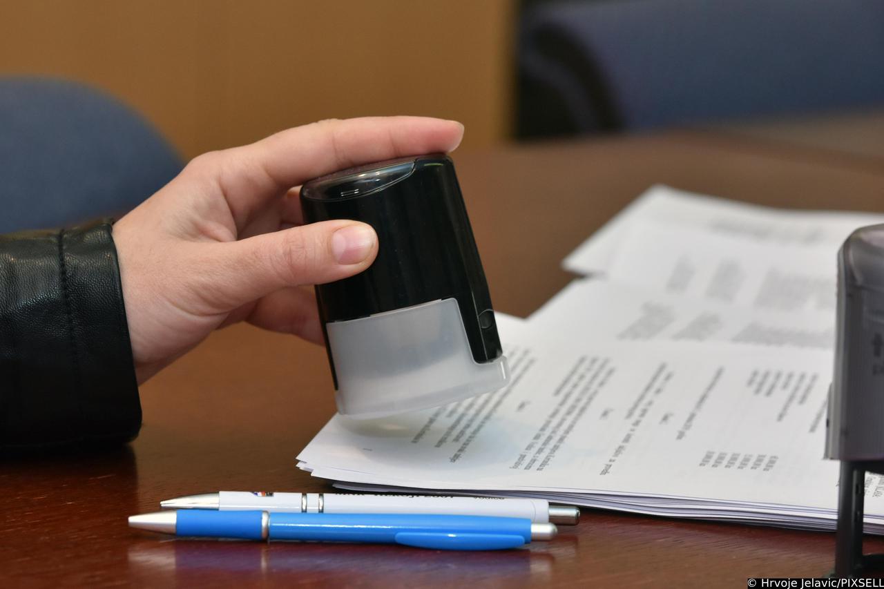 Ovjeravanje ugovora pečatom