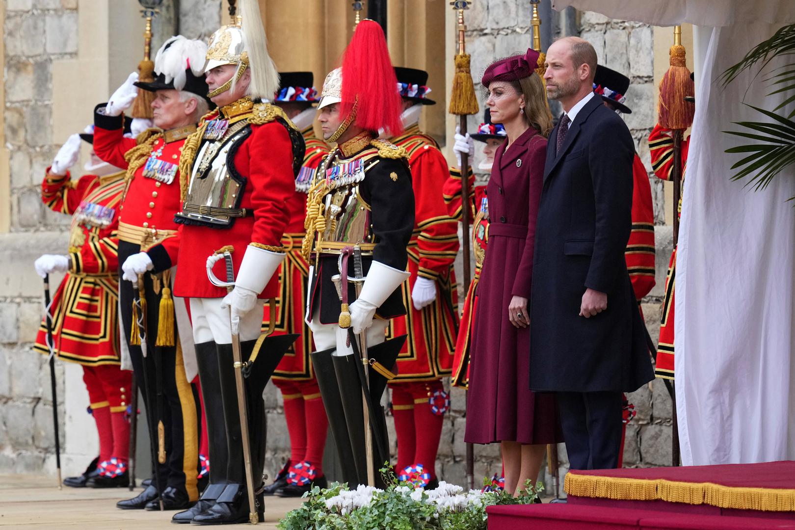 Princ i princeza od Walesa poznaju se gotovo 25 godina, a romantično su povezani gotovo jednako dugo. ''Ono što su prošli posljednjih nekoliko godina bilo je tako strašno. To ili razdvaja parove ili ih, kao u njihovu slučaju, zbližava'', izjavila je kraljevska povjesničarka Amanda Foreman za People. 