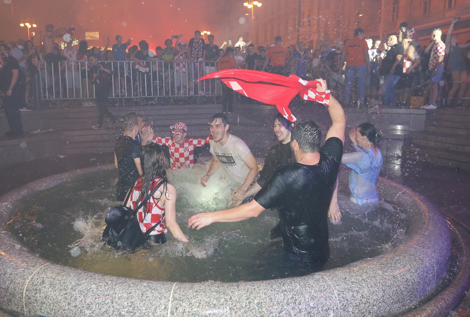 Slavila su se sva tri postignuta gola koje su postigli Nikola Vlašić, Luka Modrić i Ivan Perišić. 