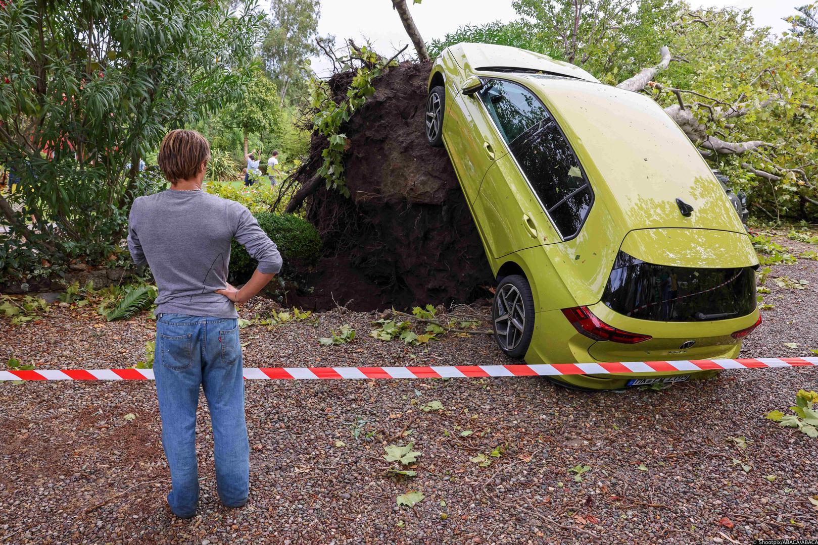 Corsica was hit by a very violent storm which left at least 5 dead, twelve injured, and a great deal of material damage this Thursday morning. A 13-year-old girl died after a tree fell at a campsite. A 72-year-old woman died after the roof of a straw hut fell on her vehicle. Further north of the island, a 46-year-old man also lost his life after a tree fell on a bungalow in Calvi. Two other people died, a fisherman and a woman who was kayaking. Corsica, France on August 18, 2022. Photo by Shootpix/ABACAPRESS.COM Photo: Shootpix/ABACA/ABACA