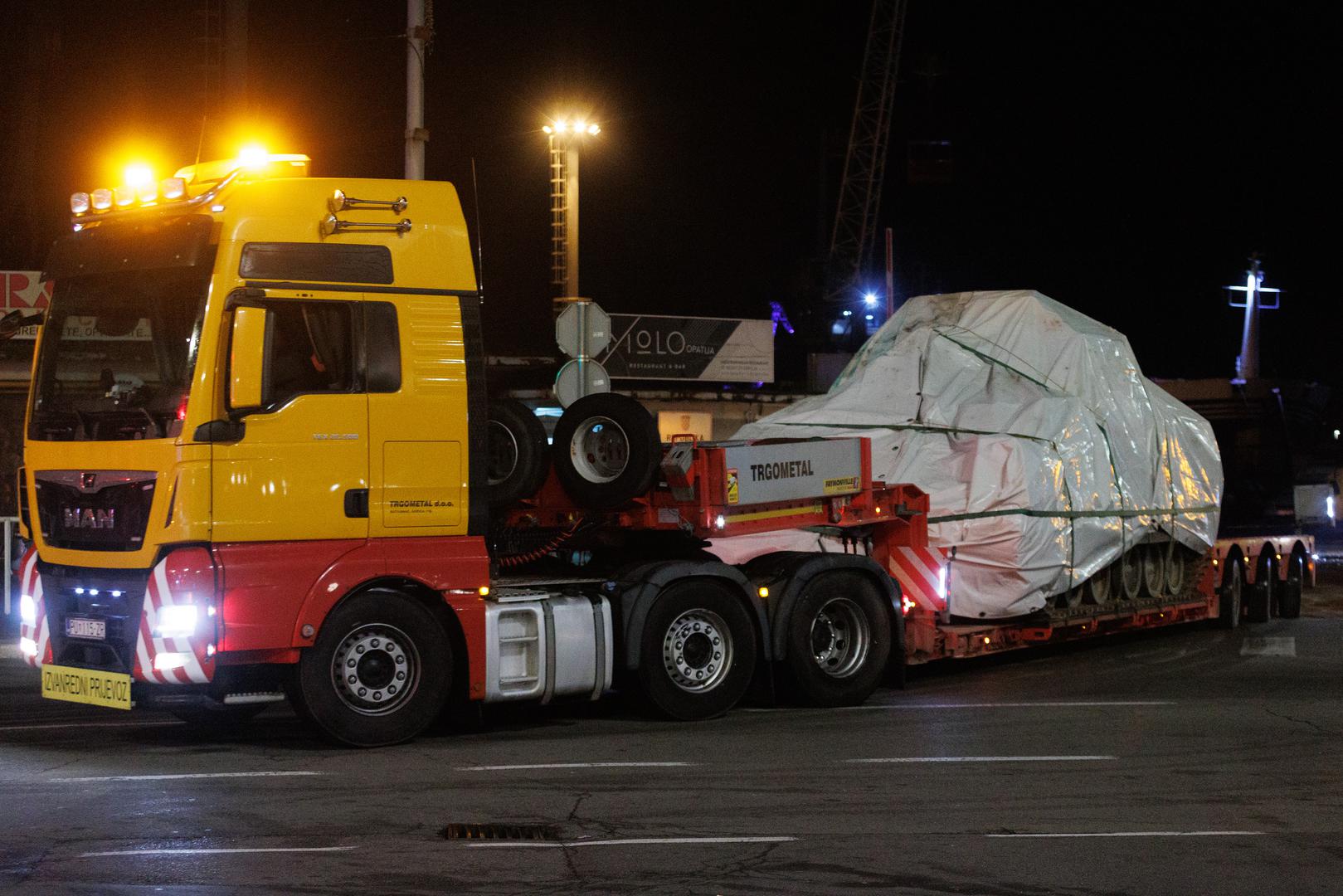 10.12.2023, Rijeka -  Konvoj sastavljen od sedam kamiona i 22 Bradleya krenuo iz rijecke luke prema Slavonskom Brodu.  Photo: Nel Pavletic/PIXSELL