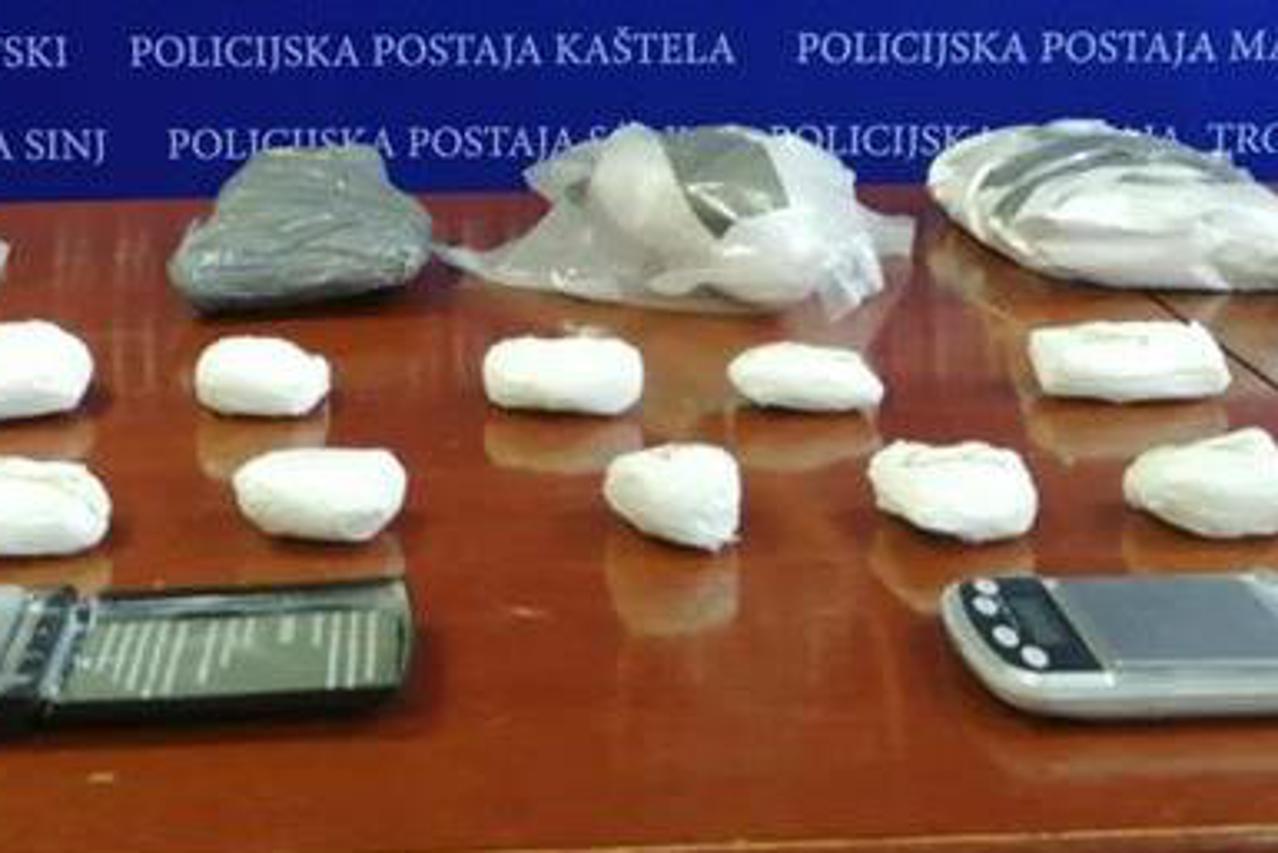 U Splitu zaplijenjeno više od 1,5 kilogram kokaina, oružje i streljivo